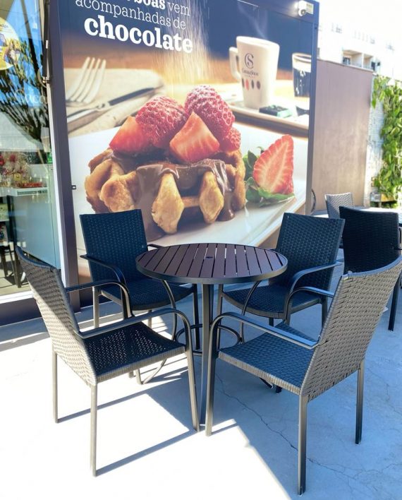 Conjunto Parati em aluminio pintado- Fibra Sintética – Mesa em aluminio ripado